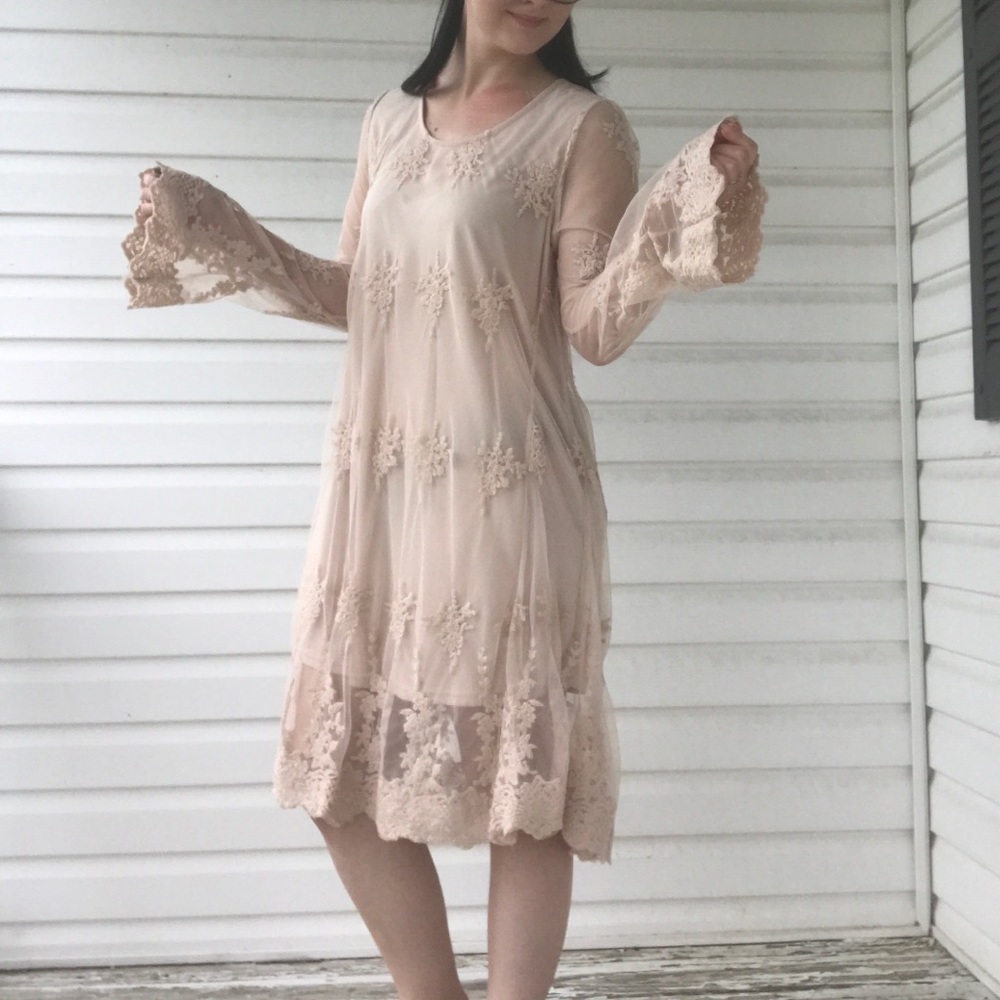 Vintage Bell Sleeve Lace Dress
